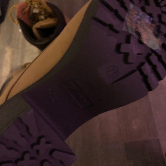 Boots - Picture 4 of 4